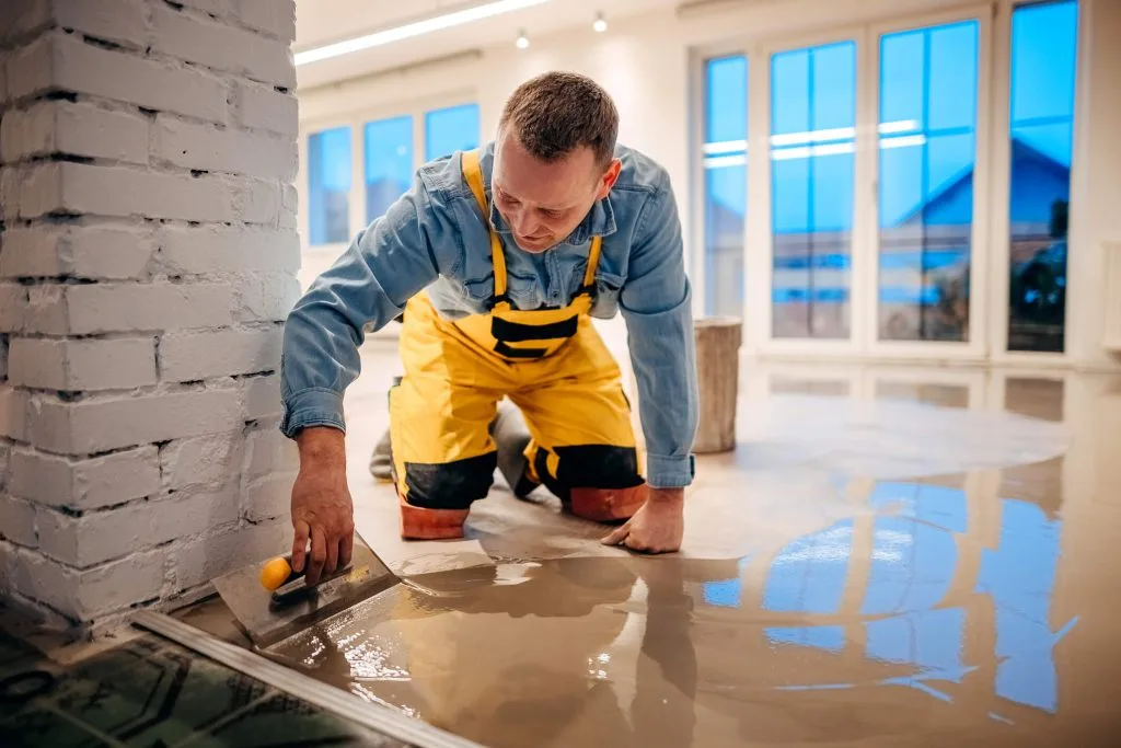 Guia Prático: Como Escolher o Adesivo Industrial Ideal para Sua Obra 1 iStock 1368992913
